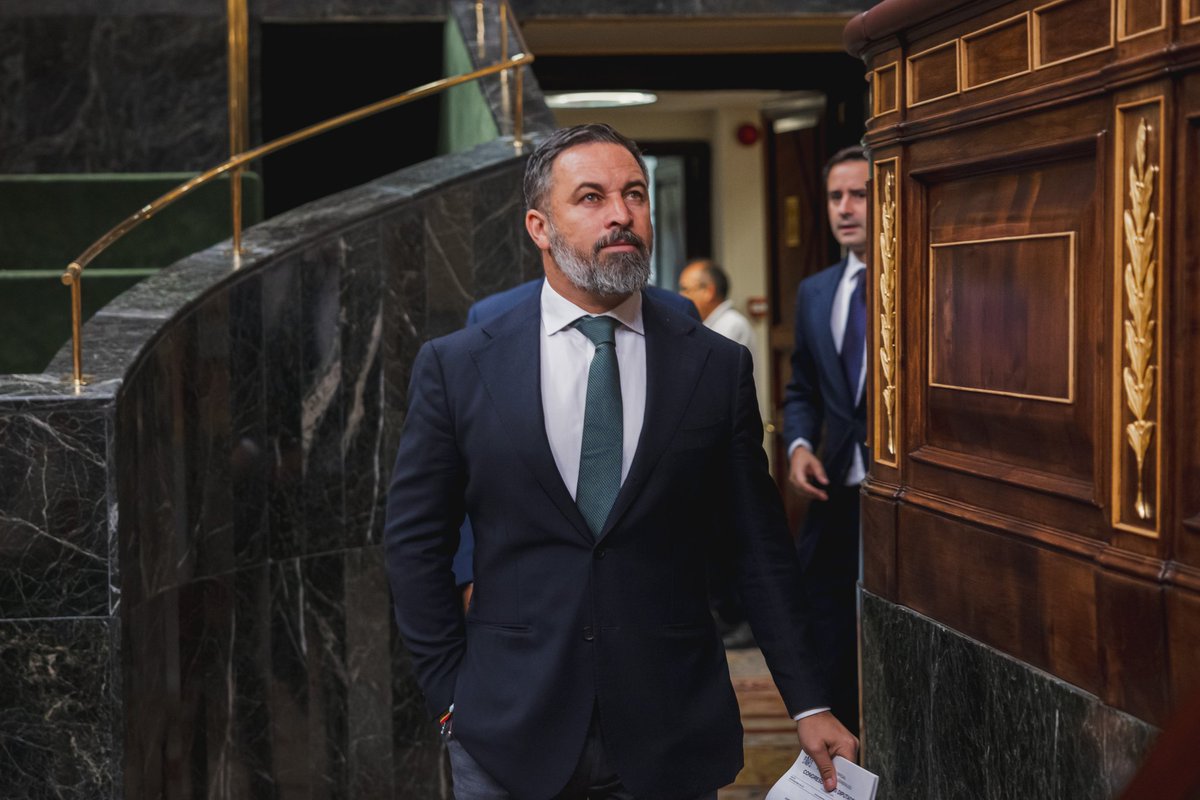VOXpEspana's tweet photo. 🔴 Tras conseguir la imputación de Barrabés en el caso Begoña Gómez, VOX solicita la declaración de Pedro Sánchez como testigo.

Oposición en las calles, en los parlamentos y en los tribunales. 👏🏻 https://t.co/AvsbgMEzNT