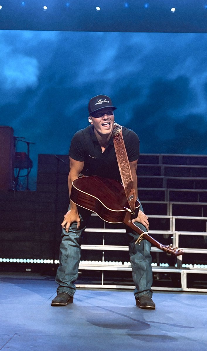 enjoy these pics i took of <a href="/ParkerMcCollum/">Parker McCollum</a> (: