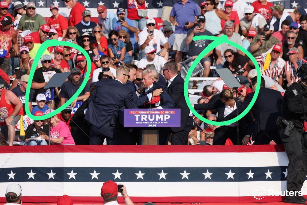 RobNoxiousOne's tweet photo. @I_am_Mutated @BetteMidler And it is false, why keep spreading misinformation? Here are the intact teleprompters. https://t.co/PVJDgIEDep