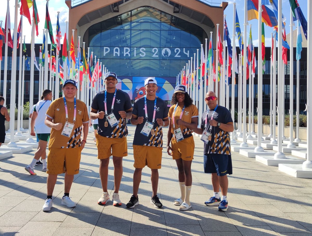 ECUADORolimpico's tweet photo. PARÍS 2024 |

El equipo de boxeo, integrado por María José Palacios (60 Kg.), José Rodríguez (71 Kg.) y Gerlon Congo (+92 Kg.), junto a los entrenadores Jefferson Moyano y Pedro Pablo Salgado, fueron los primeros deportistas del #TeamEcuador
en llegar la Villa Olímpica, recibiendo las respectivas recomendaciones y acomodados en sus habitaciones por personal técnico del #COE. 
El boxeo olímpico arrancará competencias, con peleas clasificatorias, a partir del 27 de julio y culminará el 10 de agosto.
¡Éxitos equipo!
@Paris2024