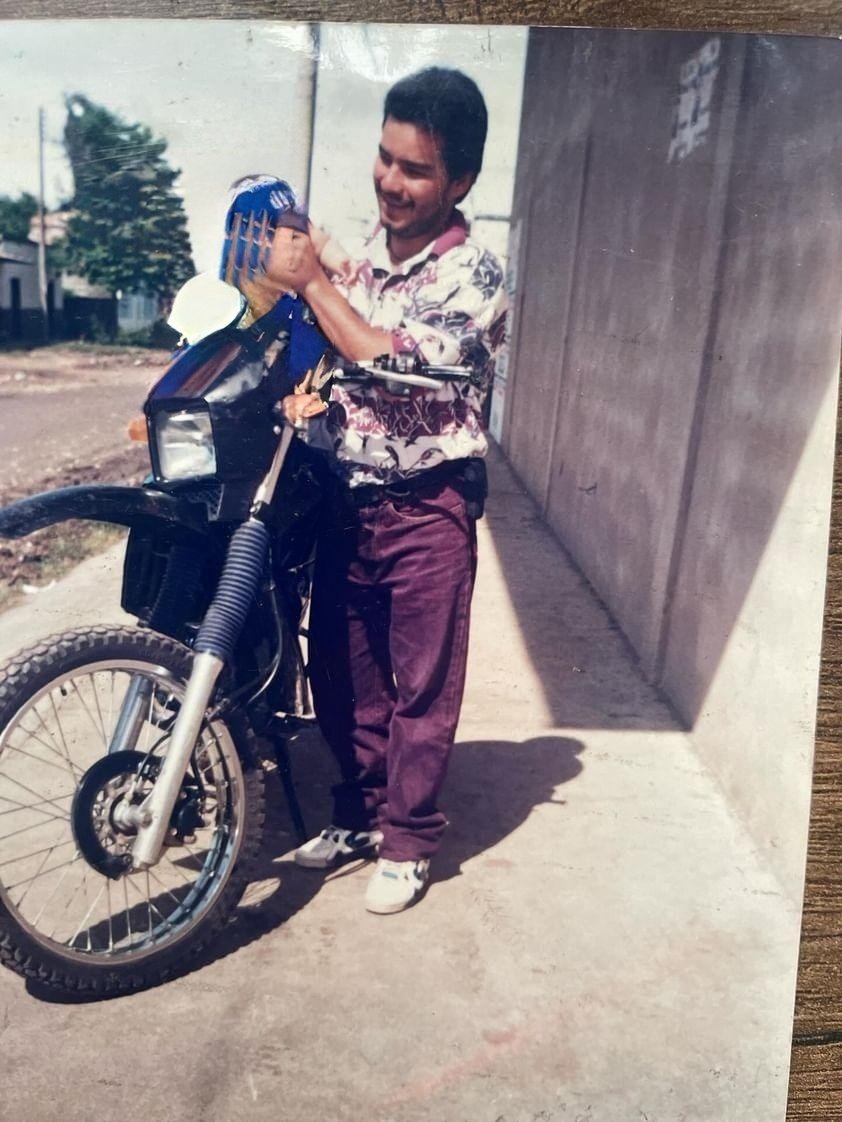 arlex1977's tweet photo. Un día como  hoy de el año 1997, guerrilleros de las FARC asaltaron San Martin (meta), tan solo 12 criollos de autodefensa salieron a la defensa de nuestro territorio.
Se cumple 27 años de la muerte en combate de nuestro compañero HERNAN TRONCOS CALDERON. https://t.co/TzBq1LfyIJ