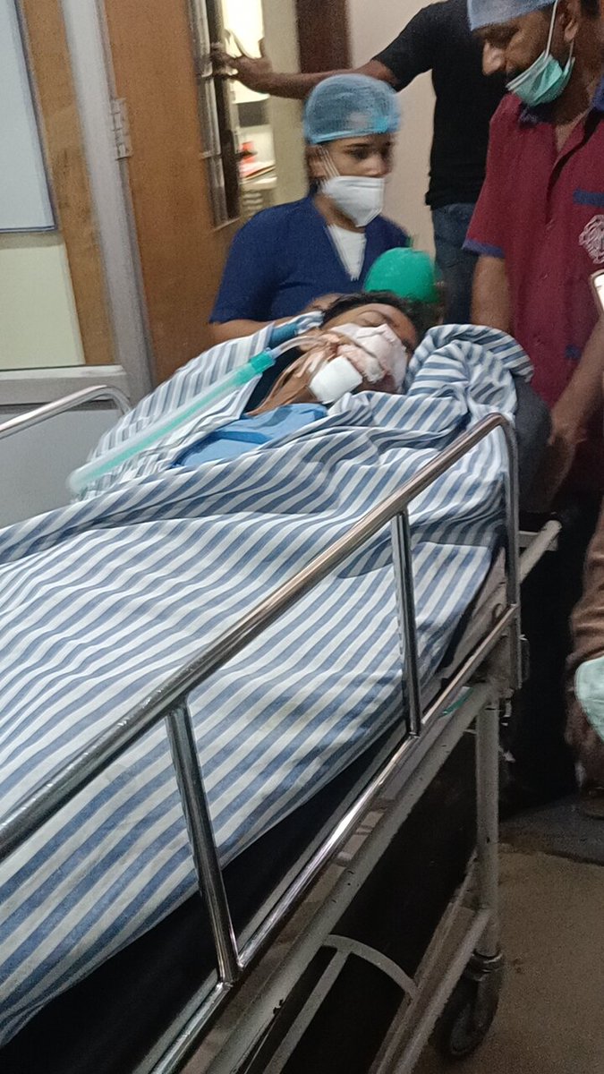 IYCBihar's tweet photo. बिहार में कानून व्यवस्था मजाक बनकर रह गई है और अपराधी हत्या करके बेखौफ घूम रहे हैं। 

ये घटना दरभंगा जिले ��े घनश्याम थाना का है जहां एक बेकसूर युवा को कुछ अपराधियों द्वारा हत्या कर दी जाती है।
परिवार वालों के तरफ से बार बार न्याय की गुहार लगाने के वाबजूद बिहार पुलिस के अधिकारी कुछ करने को तैयार नहीं है।
परिवार वाले न्याय के लिए दर दर भ��कने को मजबूर हैं।
@helpline_BP @bihar_police @NitishKumar