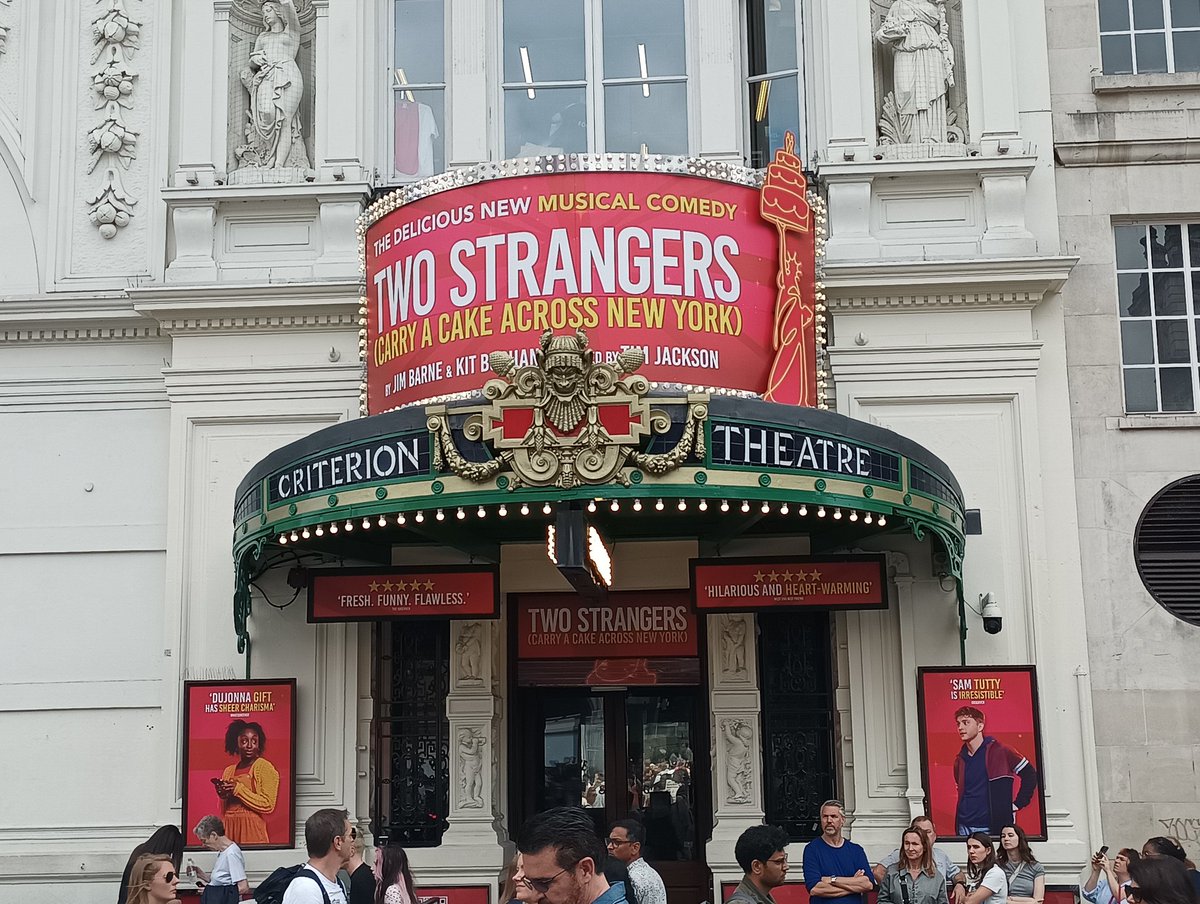 CharleyBarb87's tweet photo. I saw today's matinee of @2strangersshow and thought it was fab, I have got to try and see it again before it closes. https://t.co/CLeKyS51zz