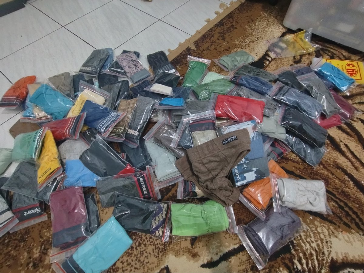 sempakkampung's tweet photo. Udah kebanyakan mau aku jual,minat bisa DM.,bekas masih layak pakai 80%,baru juga ada. campur
#ricsony
#gtman
#crocodille
#arrow
#mundo
#bontex
#aggree
#hushpupy
#leopold
#zbman
#remuro
#mundo
#playboy
#maxdellon https://t.co/BvU8vUPahX