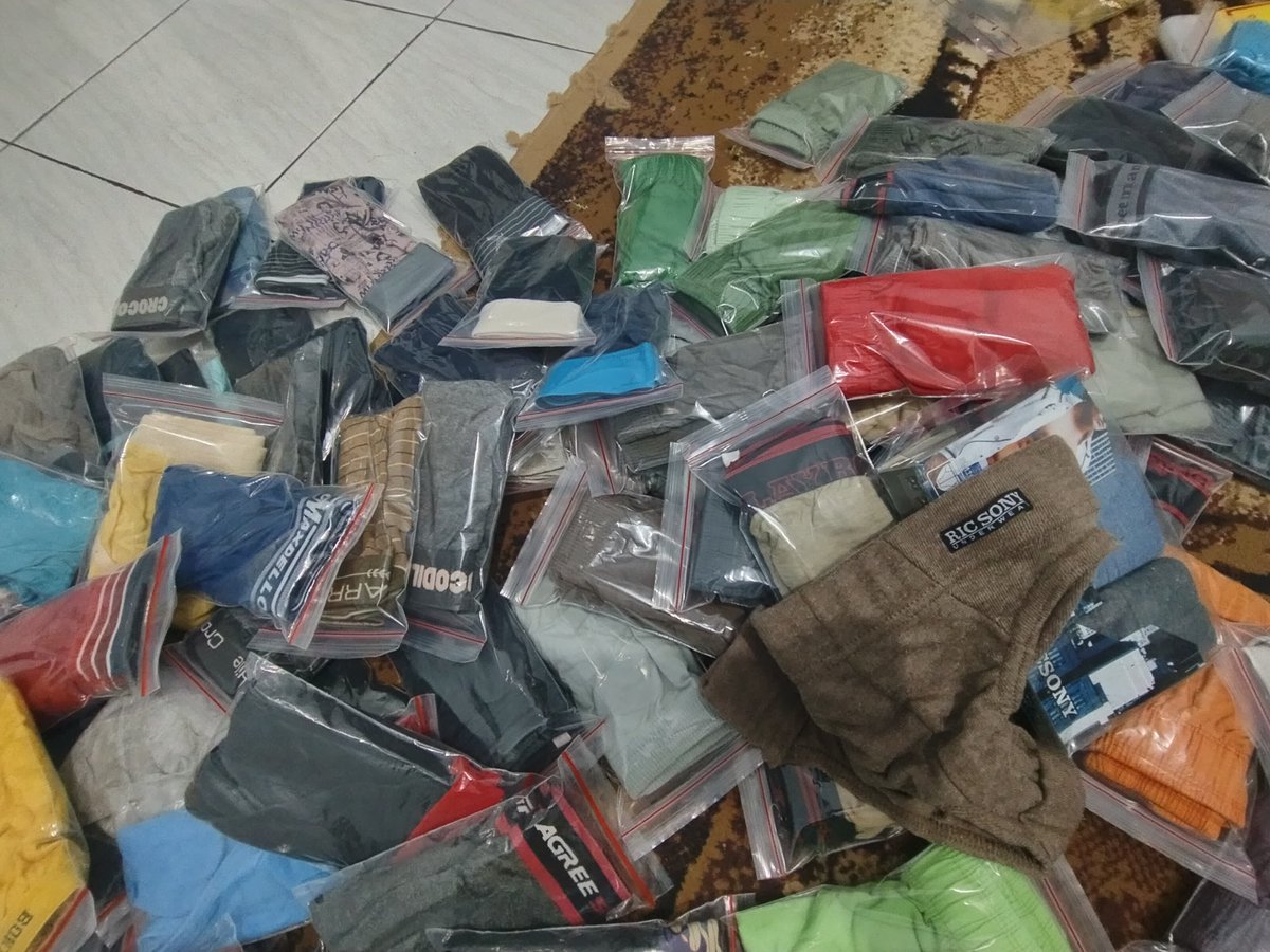 sempakkampung's tweet photo. Udah kebanyakan mau aku jual,minat bisa DM.,bekas masih layak pakai 80%,baru juga ada. campur
#ricsony
#gtman
#crocodille
#arrow
#mundo
#bontex
#aggree
#hushpupy
#leopold
#zbman
#remuro
#mundo
#playboy
#maxdellon https://t.co/BvU8vUPahX