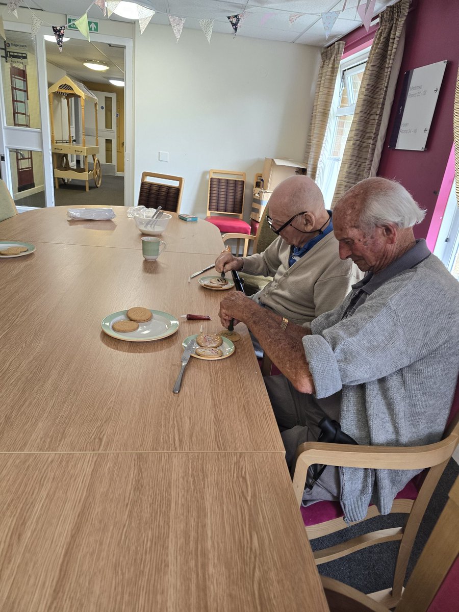 BiltonCourt's tweet photo. Some of the residents wanted to do biscuit icing this afternoon #biltoncourt #biscuiticing https://t.co/unoWAKUaSv