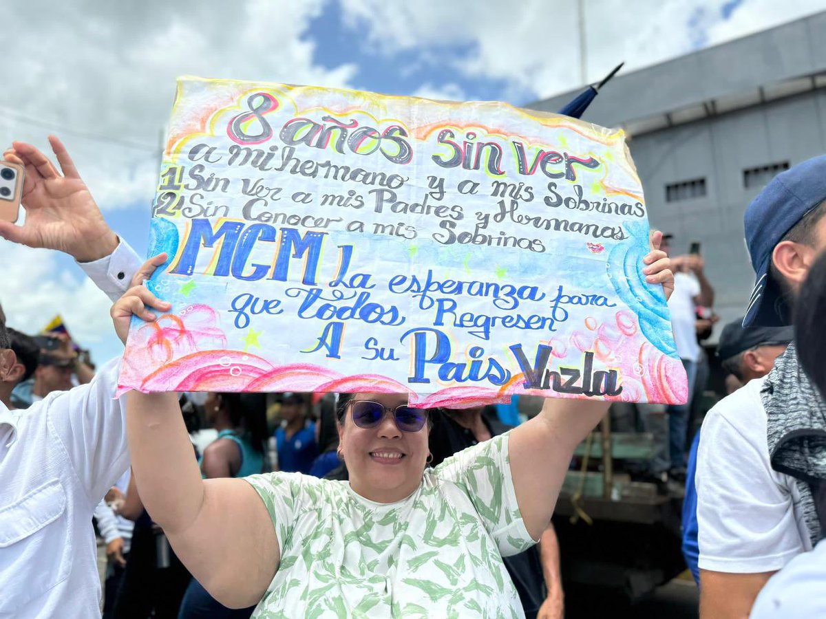 VoluntadPopular's tweet photo. Publicación solo para apreciar los ✨carteles de la gente en Maturín ✨. 

¿Cuál es su favorito? 🥺. https://t.co/8LlDglOHSl
