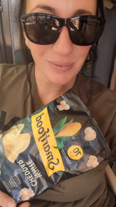 My favorite snack at work #smartfood yum! https://t.co/txEkH8qtCC<a href="/tag/smartfood"class="tags">#smartfood</a>