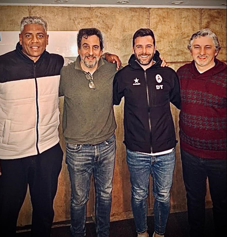 HABEMUS DT!
Es Germán Zylberberg!!!
Con último paso como ayudante de campo de Carlos Tévez en Independiente
Ya fue presentado al plantel, y este lunes comienza a trabajar junto a su cuerpo técnico. Le deseamos lo mejor!!!
Vamos Atlas!! ⚽️
