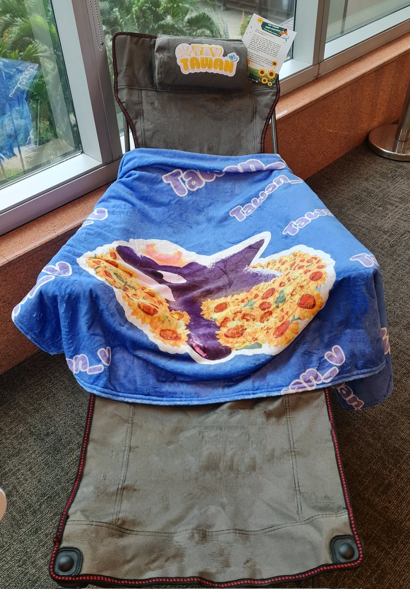 CHAOBAAN VIETNAM GIFTS 🇻🇳 
This camping chair that we bring from Vietnam to Thailand for P'Tay.  Hope you can have better sleep in filming set with our cutie blanket. 💙
Love you as always and Happy Birthday to P'Tay  
#Tawan_v  
#Taytawan33rdBirthdayCharity #Taytawan33rdBirthday