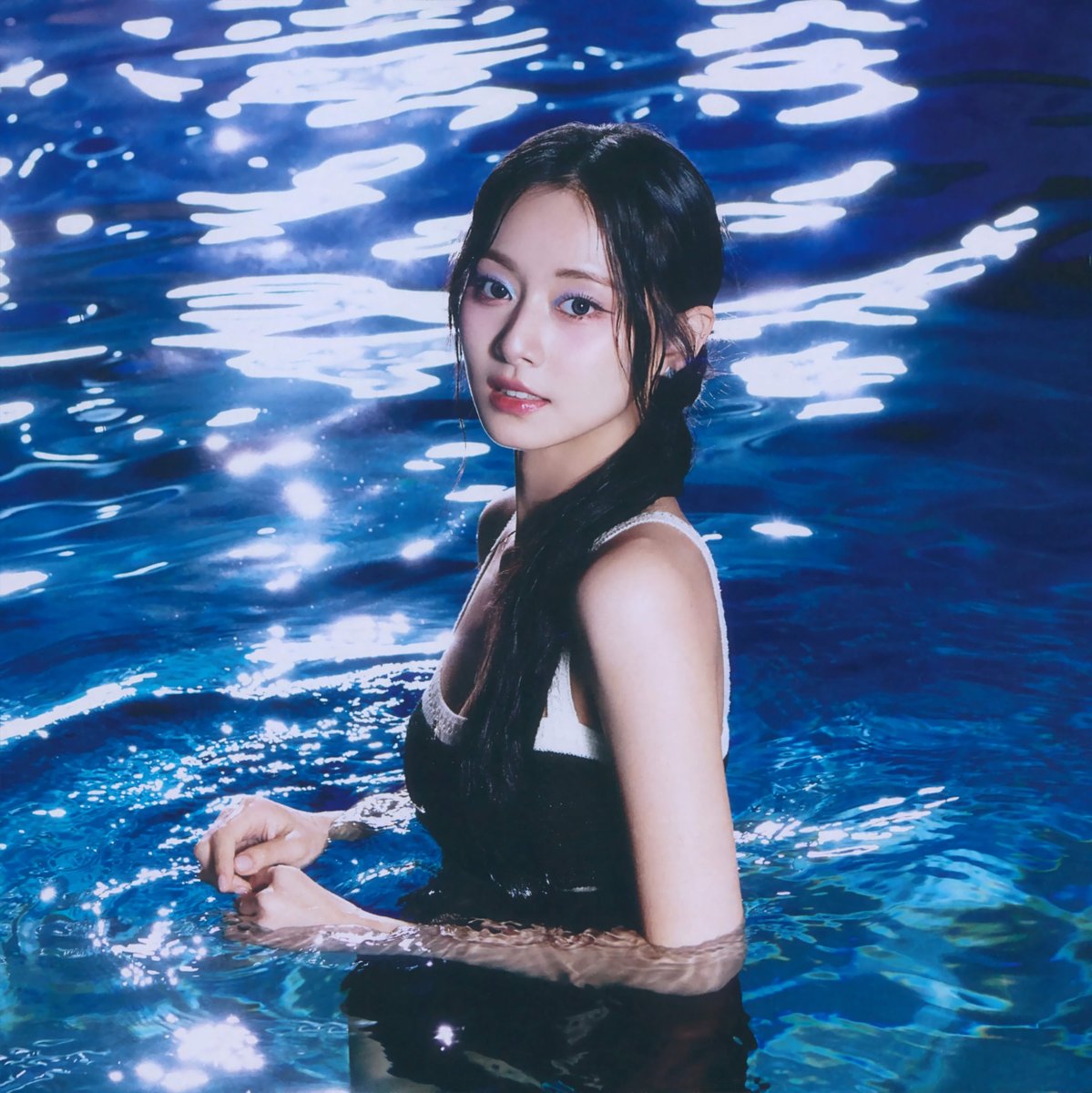 SCAN] TWICE JAPAN 5th ALBUM DIVE ver.TZUYU picture booklet Tzuyu