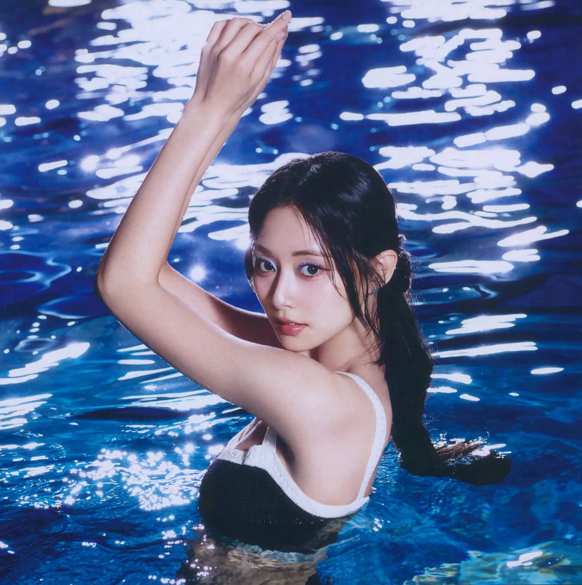 SCAN] TWICE JAPAN 5th ALBUM DIVE ver.TZUYU picture booklet Tzuyu