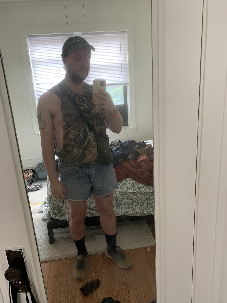 machine gun kelly lee owens tweet media