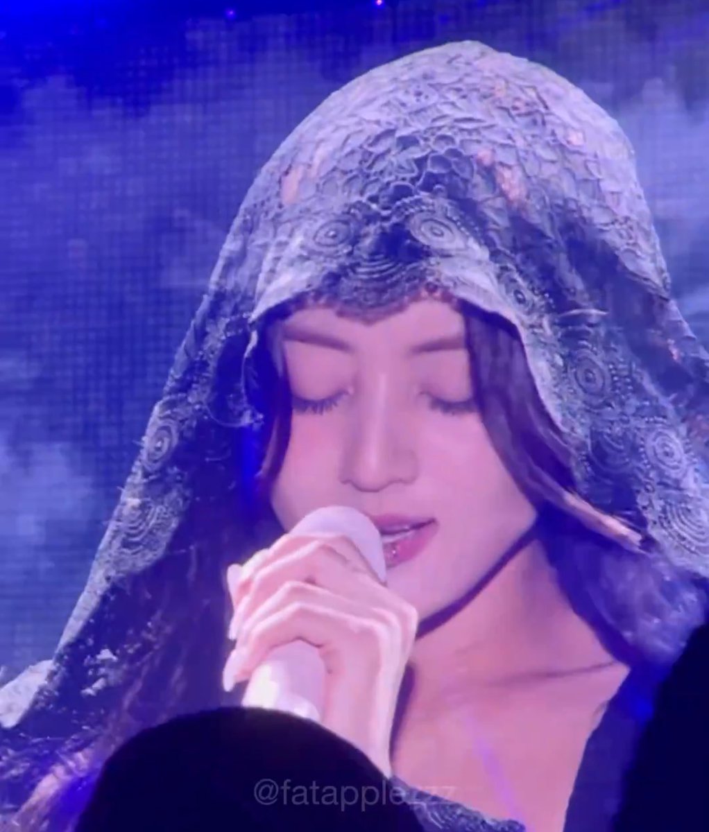 cactusjihyo's tweet photo. THE LIP RING 😵‍💫 https://t.co/Pcpbe0Uq7Q