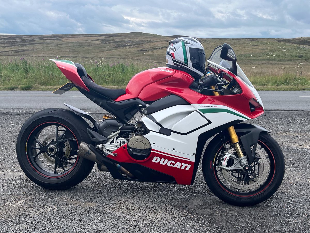 JeffDGlazerite's tweet photo. Sheβs been neglected and needs a service but 100 miles of that addictive exhaust note is never a bad thing π https://t.co/h304NyeznD