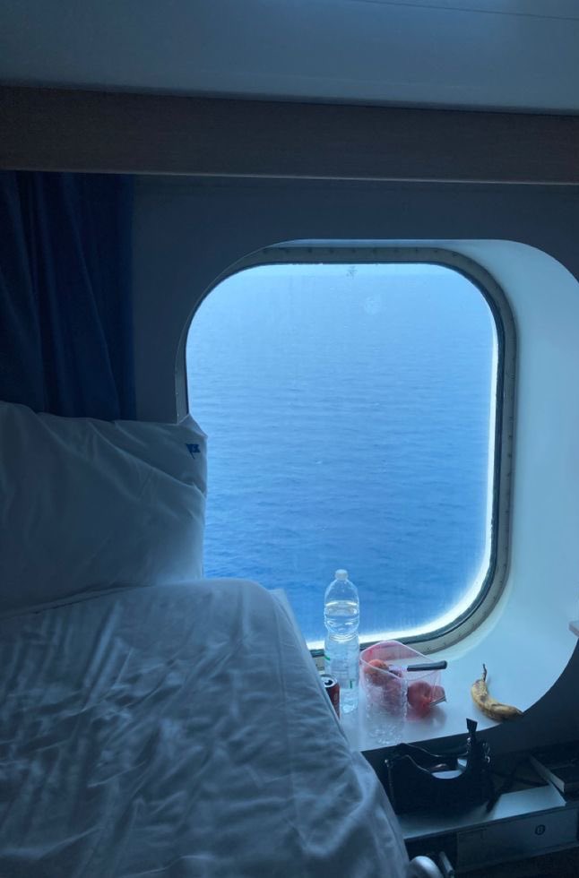 aIIuringstars's tweet photo. day off today 😎 no one cause a mess for me to clean pls ☝️🤓 remember to take your seasickness pills ‼️ https://t.co/pQ0uiOMKmT