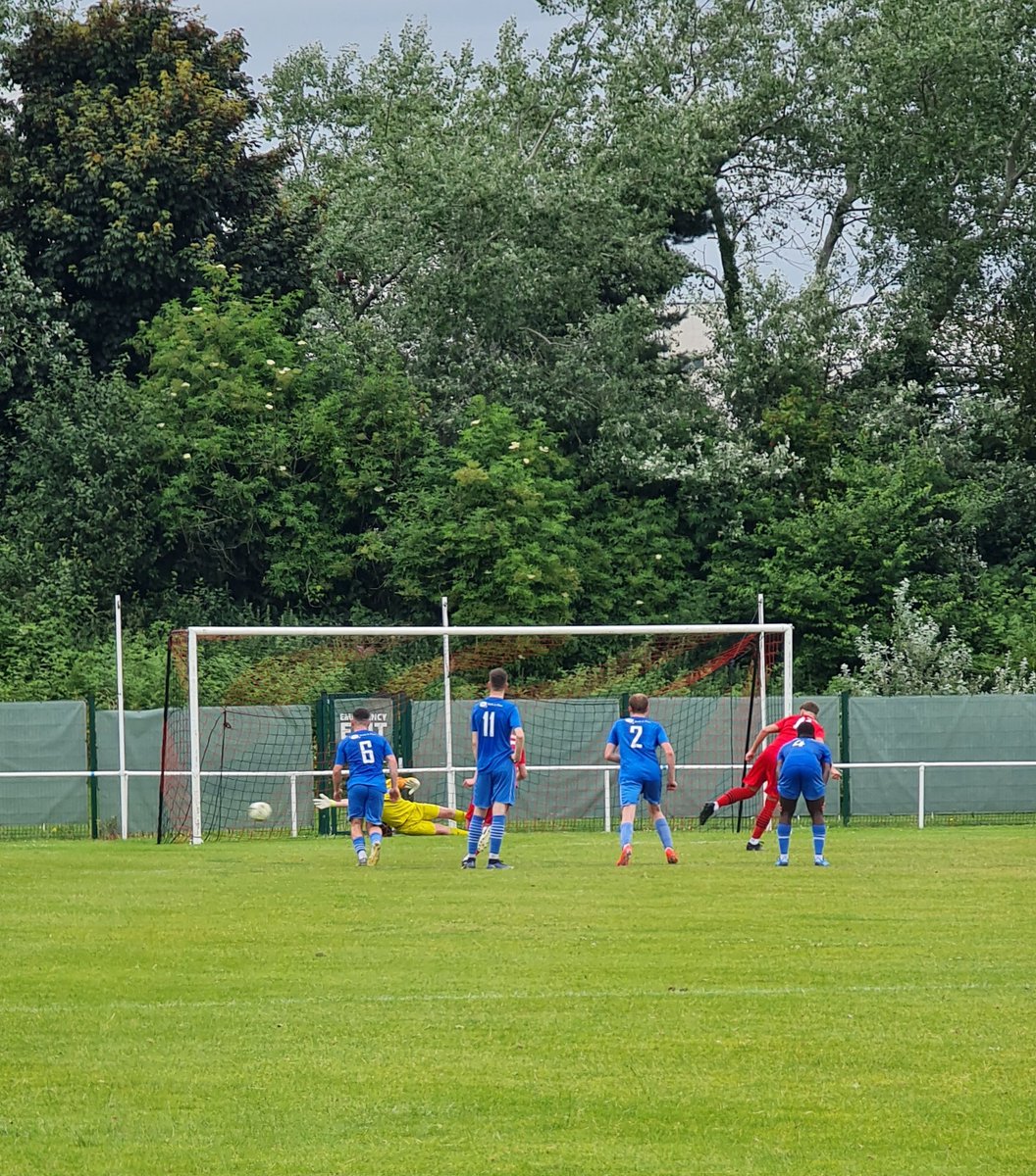 Enjoyable afternoon at <a href="/TheYM_/">Kirkcaldy & Dysart FC</a> for the friendly against <a href="/DBFC1938/">Dundonald Bluebell FC</a> who came back from 3-1 down to win 4-3 after a flurry of subs in the 2nd half. I do like the look of Kirkcaldy, while Bluebell will be happy with their comeback. Finlay Shearer scoring his 2nd from the spot  👇