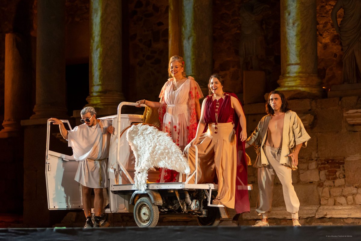 🔸#EXTENSIONES🔸

¡Esta noche 𝙀𝙡 𝙍𝙚𝙜𝙖𝙡𝙤 𝙙𝙚 𝙕𝙚𝙪𝙨 cierra la extensión de #Merida70 en #Medellin!

Deja de lado la incredulidad para #disfrutar de todo lo que ocurre en #escena🎭 ¡Te esperamos para una #despedida por todo lo alto!

<a href="/JCimarro/">Jesús Cimarro</a> 
🎟️ festivaldemerida.es/programacion/e…