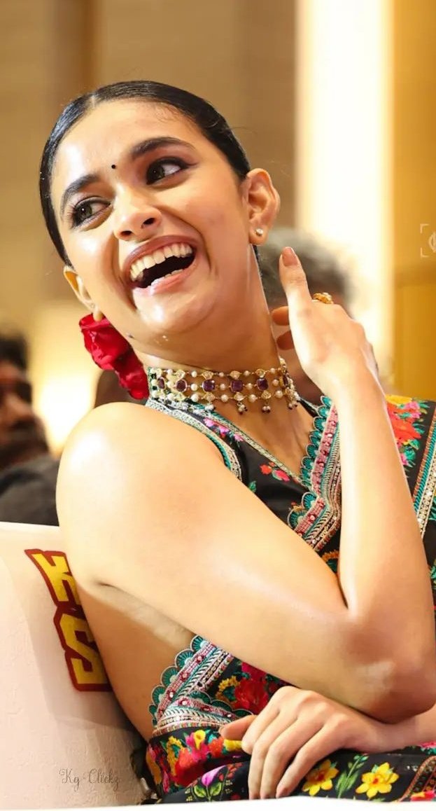 AgentCK__'s tweet photo. Tempting shiny arms 🤤
#KeerthySuresh https://t.co/HLY2OSsEiv