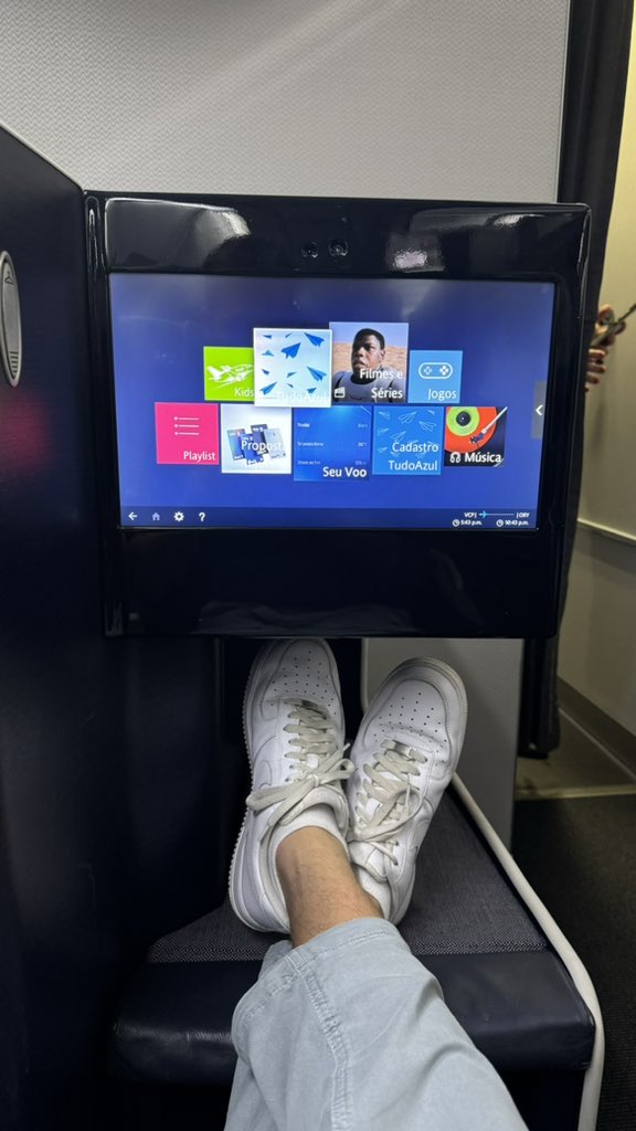 imatheuscosta's tweet photo. A @azulinhasaereas me deixou fortão 🥹! To indo pros Jogos Olímpicos de Paris de classe executiva! Tô chegando pra realizar um sonho e ver o Brasil no topo do pódio! 💙✈️

@azulinhasaereas #TimeQueVOA #VoaTime #VoaTimeBR #parisébrasa #publi https://t.co/t88nAUMZlf
