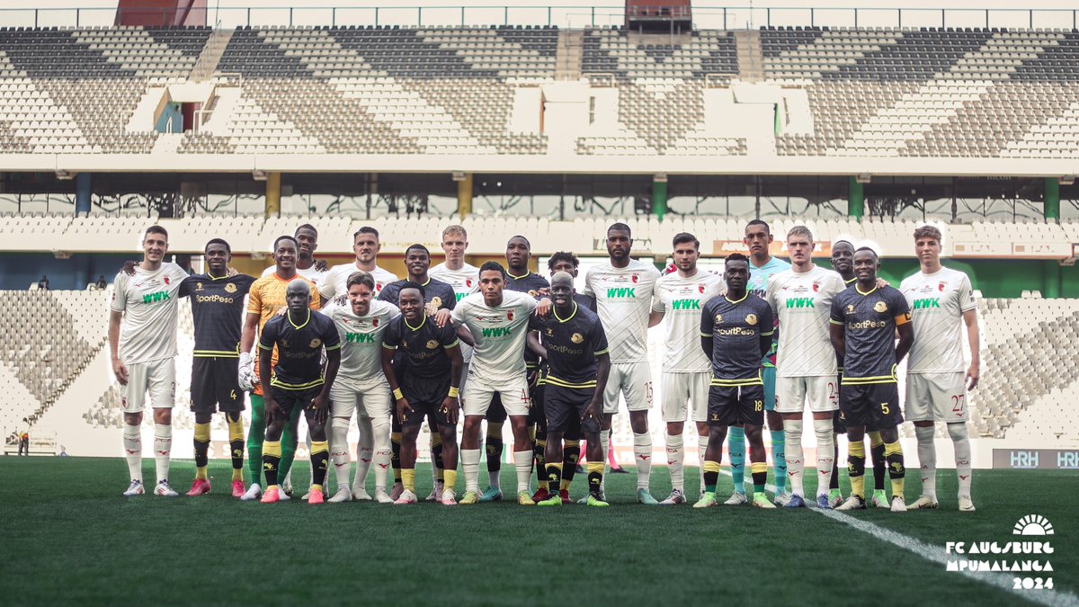FCAugsburg's tweet photo. 💚💛 X ❤️💚🤍 #YSCFCA

#FCAinMpumalanga #BLinSouthAfrica https://t.co/JrhsSB166Z