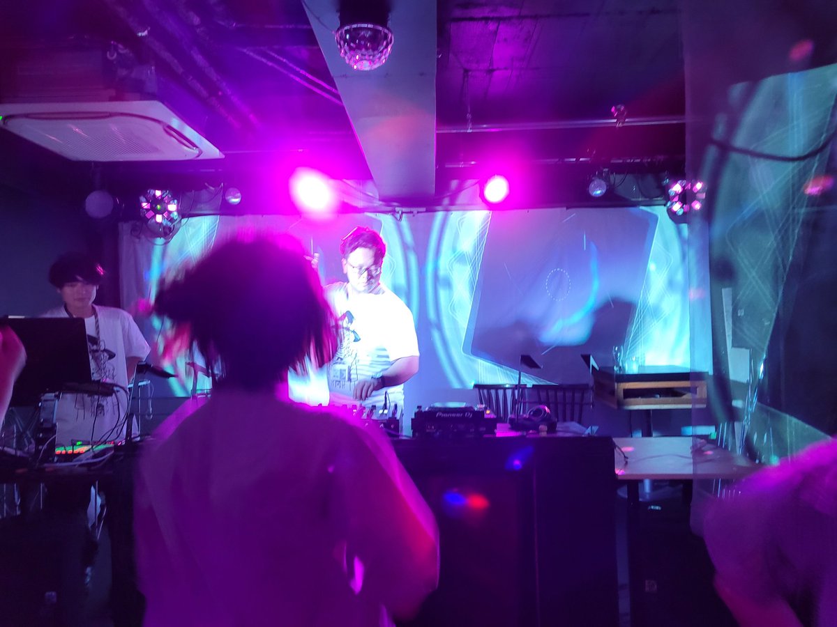 ryutanutanu's tweet photo. #stepparty お疲れ様でした!
マジナイスパーティでした☺
やっぱ現場でしか味わえない音浴びできてただただ頭まっしろで踊りまくってたw https://t.co/KFLMKcUYz5