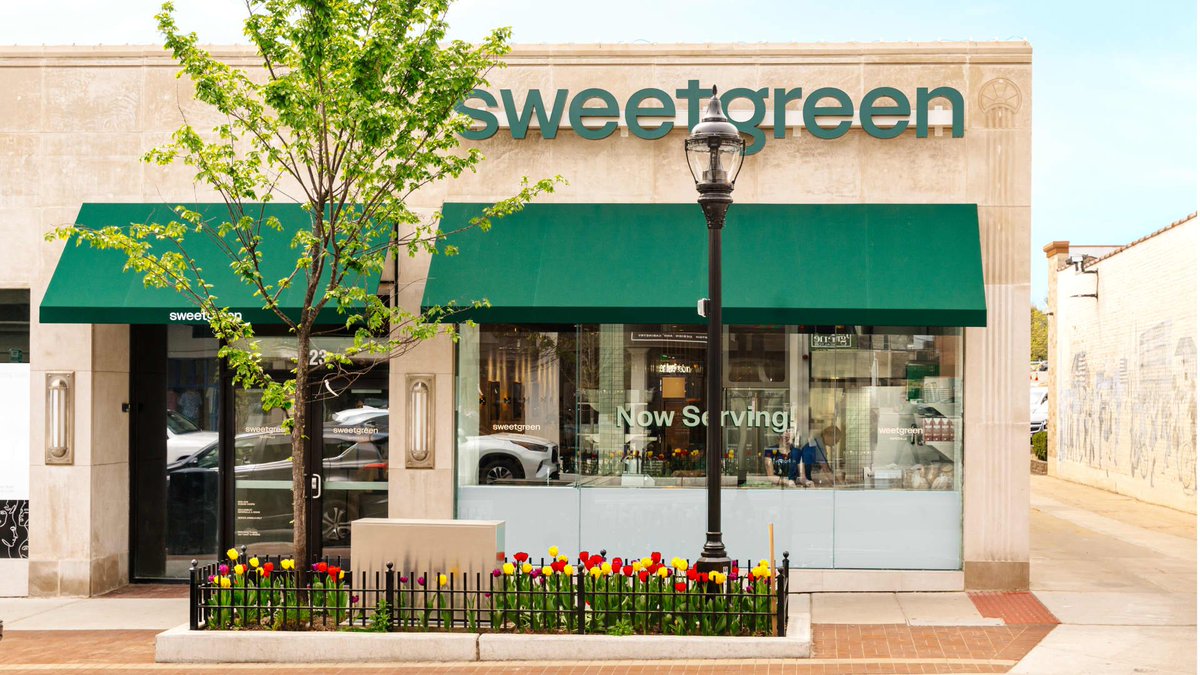 robertlufkinmd's tweet photo. Sweetgreen Restaurants are officially dropping seed oils 🌱 

I avoid seed oils because of their pro-inflammatory effects.

They are found in most junk foods and salad dressings.

https://t.co/p6Edf6lacZ https://t.co/CpvJl6qwrF