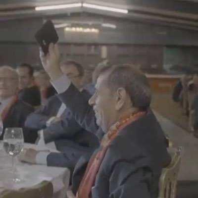 Her gün haber çıkarıyorsunuz hepsi karşılıksız, boş cüzdan sallamakla olmuyor Dursun Bey kaç aydır belli olan mevkileri ilk günden halletmeniz gerekirken vilayet vilayet kupa gezdiriyorsunuz.  Sabır taşı çatladı artık.

#DursunÖzbekTransferlerNerede