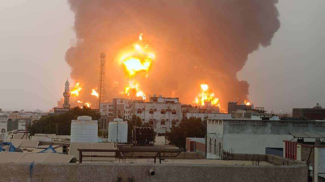 #العدوان_امريكي 
بضربهم منشأت النفظ بالحديده يحاولوا خلق أزمه مشتقات باليمن لذالك يجب اغلاق #مضيق_باب_المندب
امام النفظ والغاز الأمريكي وكل من يقف بجانب العدو