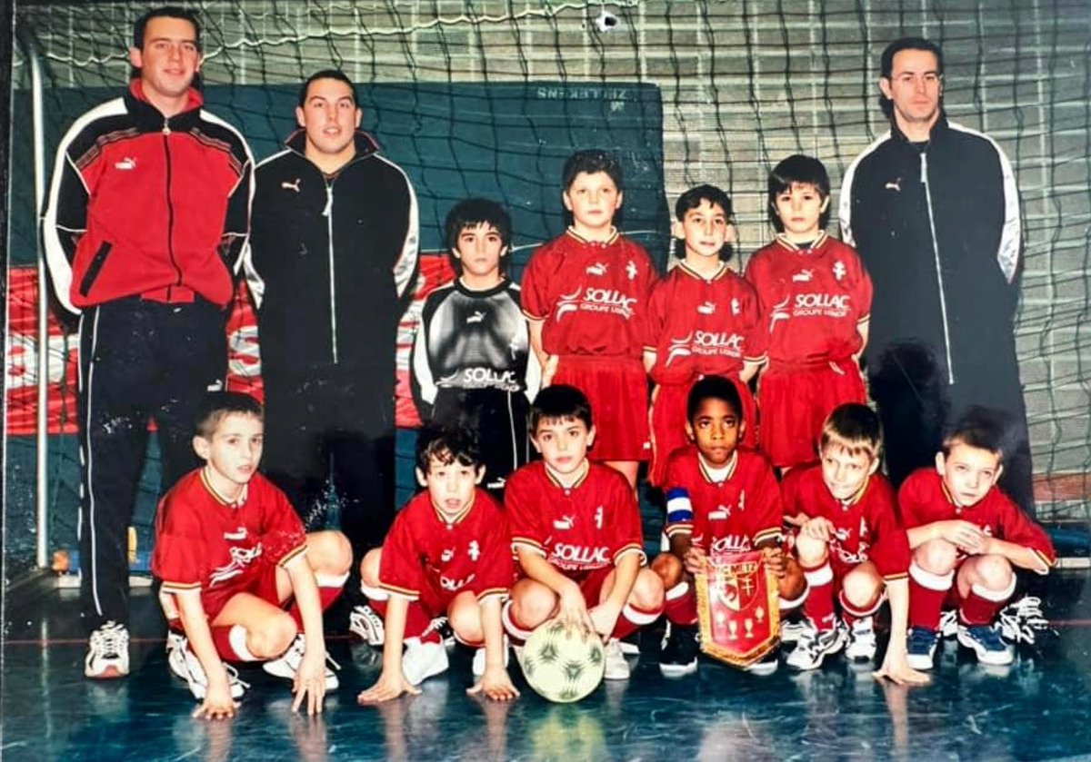 CoachBA57's tweet photo. Il était une fois, Il y a 26 ans... 1ère saison de coaching #FcMetz #Poussins #G90 #TournoiFutsal 🇱🇻⚽️ https://t.co/WnA4ke1jUl