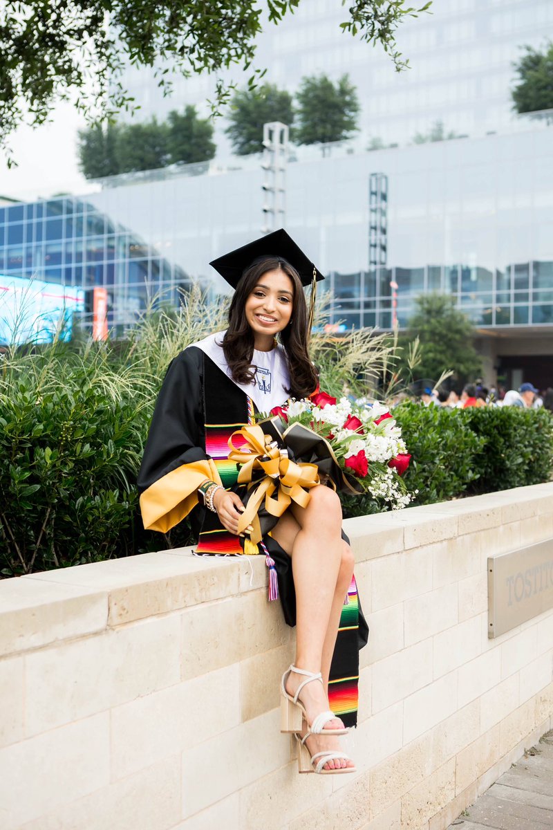 lydia_chavez13's tweet photo. Hard to believe this was me just a few months ago!  Soon I’ll be heading to my dream school @Baylor to pursue a degree in business!  I’m excited for my next adventure #SicEm @EastPanthers1 @dallasmavs @MavsAcademy @HWNTdallas @LIPFW https://t.co/gJA0POvFQ9