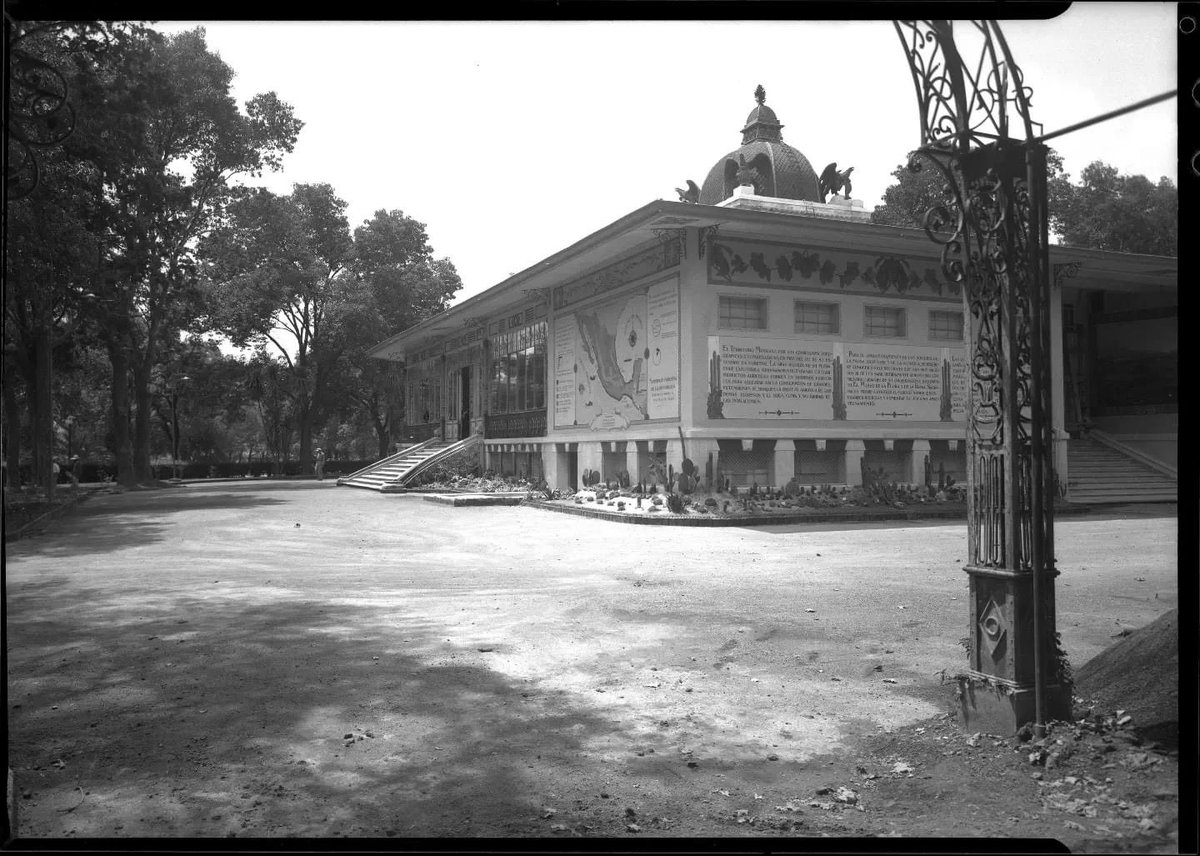 mafcultura's tweet photo. 📸Memoria fotográfica
MX-MAF-DGCSGDF-001904-002 PAVIMETACIÓN TERMINADA EN EL MUSEO DE FAUNA Y FLORA EN CHAPULTEPEC 1937 SEPTIEMBRE 07
Este inmueble ha desaparecido para dar paso al Museo de Arte Moderno.
#memoriafotográfica #fotografía #acervomaf #foto #méxicoeneltiempo #mafmuseo https://t.co/NlSK3MDPPe
