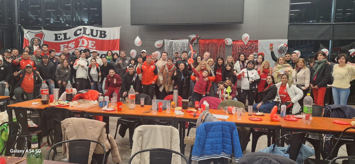 ¡Anoche celebramos el Día del Amigo a lo grande en el club! Fue una jornada llena de amistad, risas y momentos para recordar. ¡Gracias a todos los que participaron y contribuyeron a este evento maravilloso! ¡Nos vemos en la próxima! #DíaDelAmigo #SociosAutoconvocados #RiverPlate