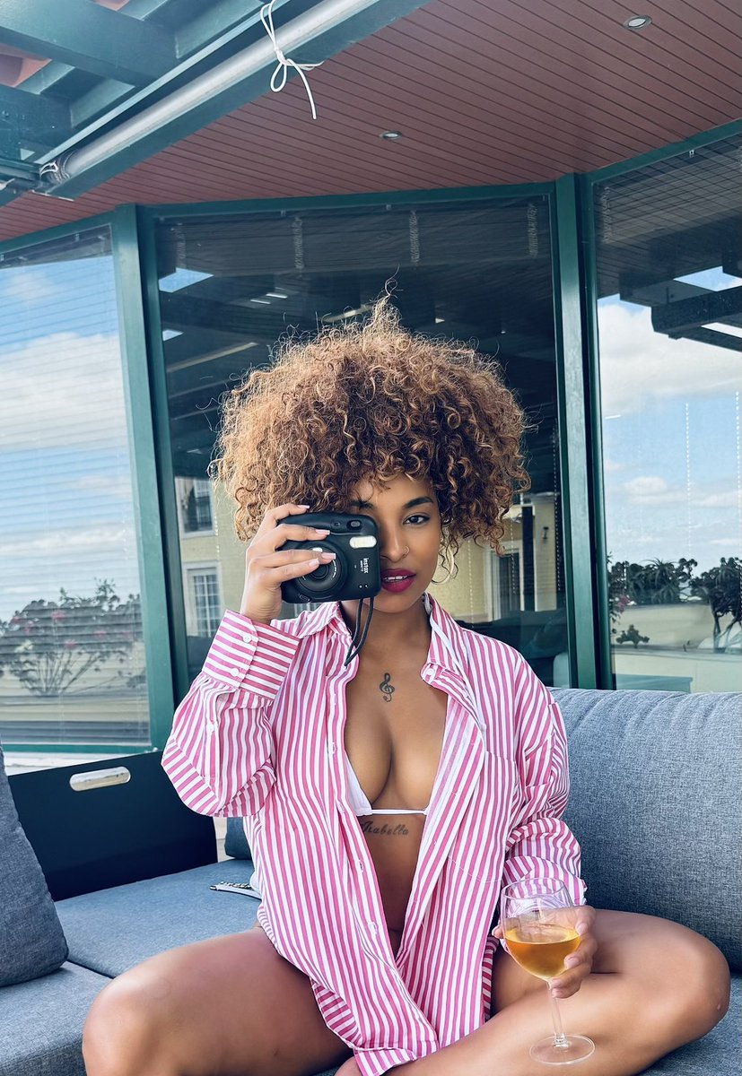 foxyladyjosslyn's tweet photo. Sábados da boa vibe 🍷🍖🧑‍🧑‍🧒‍🧒👯💃🏽🕺🏽🧘🏽‍♀️❤️

E o vosso como está a ser?💋 https://t.co/uOjAT62whm