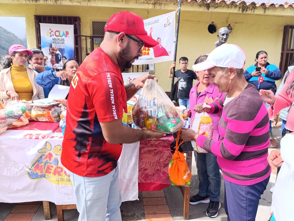 MercalOficial's tweet image. #Mérida |La Misión Alimentación a través de @MercalOficial llevó a cabo atención a través del CLAP Especial a los círculos de Abuelos de la parroquia Andrés Eloy Blanco, Chachopo municipio Miranda.
#VenezuelaPintaBonito