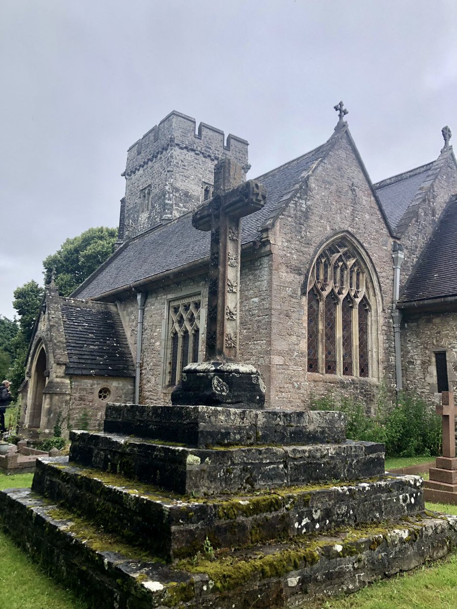stubo37's tweet photo. A fantastic, if a little damp, Glamorgan history walk with @Gle4R around #Aberthin, #StallingDown, #StHillary, #Llanblethian and #Cowbridge. Stories of Lolo #Morgannwg, Ianto Franks cave, Penllyn dragons, the Stradlings and #Glyndwr amongst the many stories told! https://t.co/DNPnrqChWQ