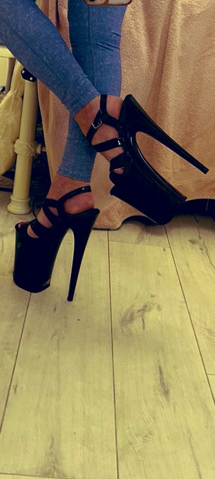 Got a new text slave I have named &ldquo;pleaser&rdquo; slave because he has a fetish for the make of fetish shoes<a href="/tag/loser"class="tags"><span>#loser</span></a><a href="/tag/beta"class="tags"><span>#beta</span></a>