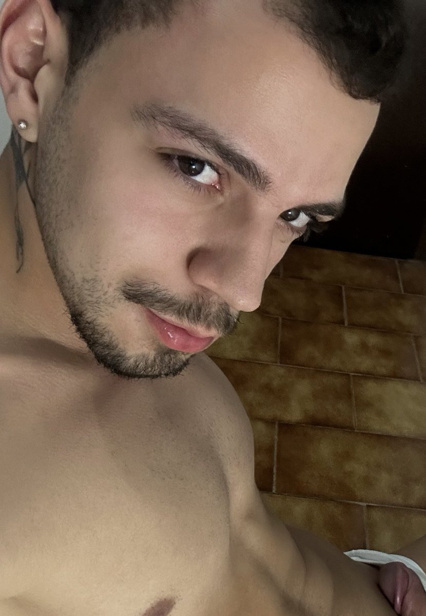 Lisboa, alguém afim de uma tarde de safadeza? Kkkkkk