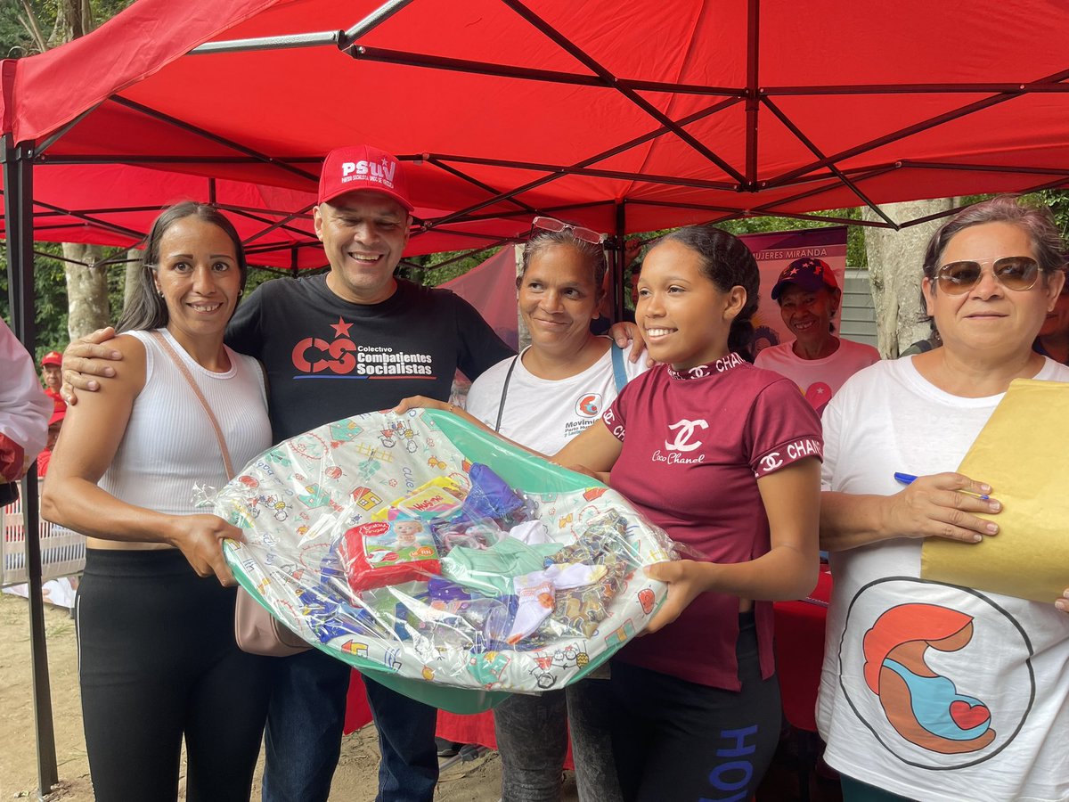 menryfernandezp's tweet photo. Desde la Parroquia Bolívar, municipio #Zamora del edo. Bolivariano de Miranda, estuve junto a toda la #MisiónAlimentación atendiendo al pueblo desde los abuelos y abuelas, hasta nuestra madres lactantes, en una fructífera jornada de atención social.

#VenezuelaPintaBonito #20Jul https://t.co/lvUku5VaTg