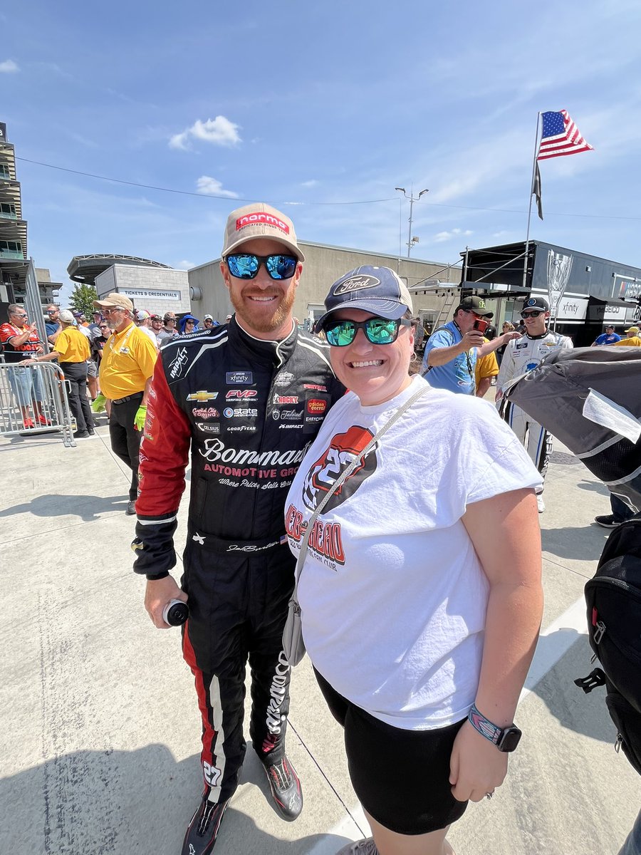 chris_siebold22's tweet photo. Good luck today @JebBurtonRacing 
Thanks for stopping for a quick pic! https://t.co/snzfVeIgOZ