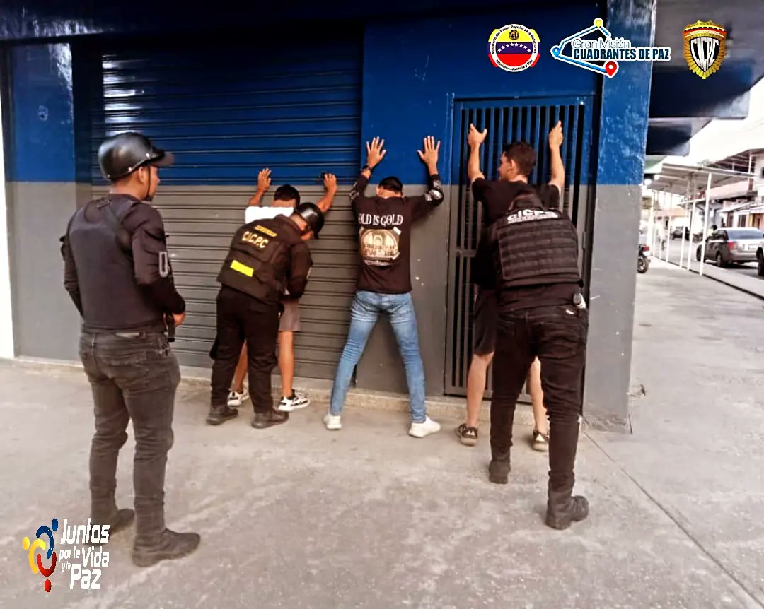 𝗦𝗔𝗕𝗔𝗗𝗢 𝗦𝗘𝗚𝗨𝗥𝗢 𝗘𝗡 𝗕𝗔𝗥𝗜𝗡𝗔𝗦.

🇻🇪🚔 Enmarcados en la Gran Misión Cuadrantes de Paz, funcionarios del @cicpcbarinas2020 adscritos a las Unidades de Investigaciones dependientes de esta Dirección Estadal, realizaron de manera simultánea Operativos de Seguridad.