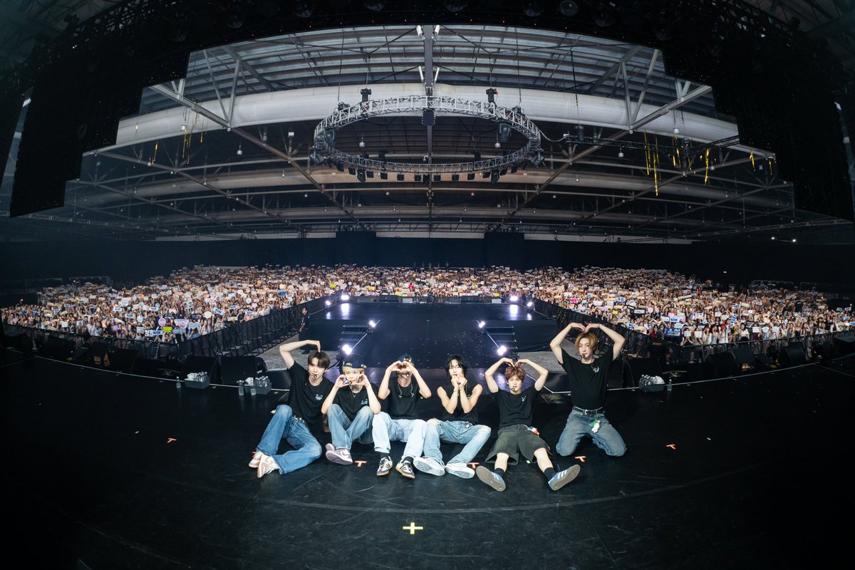 RIIZE_official's tweet photo. RIIZE FAN-CON 'RIIZING DAY' in SINGAPORE🧡

#RIIZE #라이즈 
#RISEandREALIZE
#RIIZE_FANCON
#RIIZINGDAY #RIIZINGDAY_in_SINGAPORE https://t.co/OBUd6SZCsk