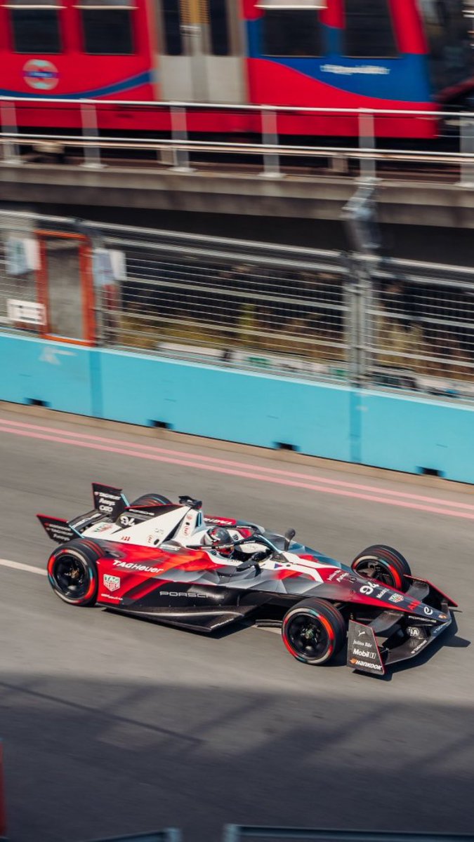 RaceGearNG's tweet image. London E-Prix Race Results:

🥇Pascal Wehrlein (TAG Heuer Porsche) 📸 - WINNER

🥈Mitch Evans (Jaguar TCS Racing) - +0.617s

🥉Sébastien Buemi (Envision Racing) - +1.467s

#Round15 #LondonEPrix 🇬🇧 #ABBFormulaE