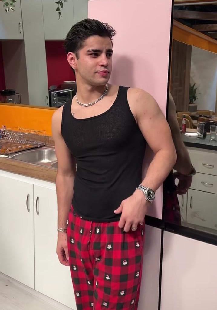 Mercurylov3's tweet photo. Buenos días 🥰😈🛐

AARON EN LA ACADEMIA https://t.co/c1bZvey5ca