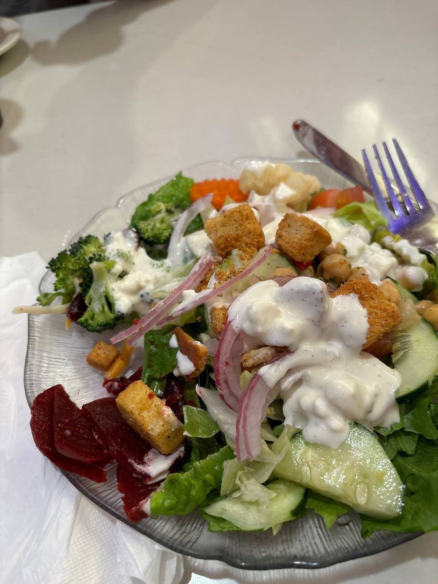 HopeMooreyy's tweet image. Have a simple vegetable and cheese salad for lunch