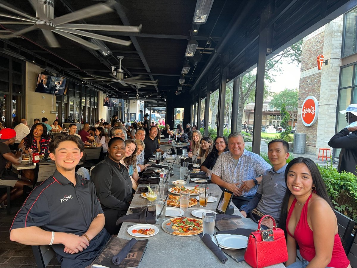 ApiHouston's tweet image. API Houston University of Houston Chapter Happy Hour Kickoff! Thank you to everyone who joined us for our Happy Hour Kickoff last night at Yardhouse. Go Coogs! #uofh #universityofhouston #oilandgad #naturalgas #engineering #business