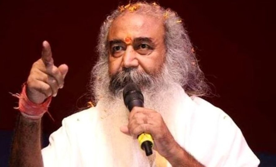 NewsAlgebraIND's tweet photo. BIG BREAKING NEWS 🚨 Acharya Pramod Krishnam sends legal notice to producers & actors of ‘Kalki 2898 AD’ including Amitabh Bachchan.

He said that the movie has hurt the religious sentiments of Hindus.

"Playing with the sentiments of Hindus has become a pastime for filmmakers. Now it can't be tolerated anymore" - he said