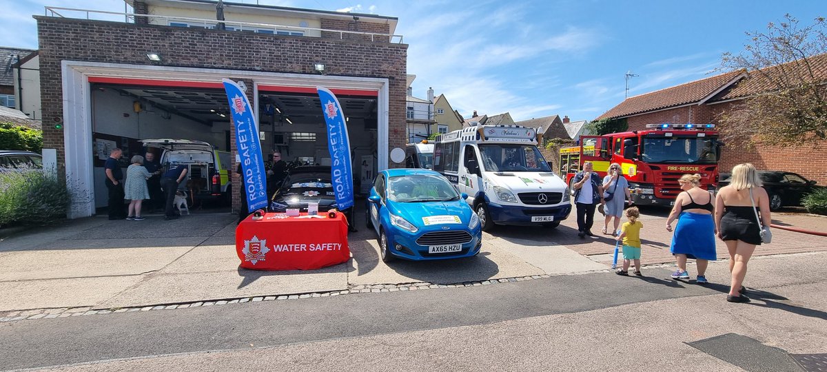 Thank you <a href="/ManningtreeFS/">Manningtree ECFRS</a> for letting us come to your open day today. So many people had a go at CPR and came to talk to us. It was great fun being with you all.
#emergencyservices #CPR #SummerFun