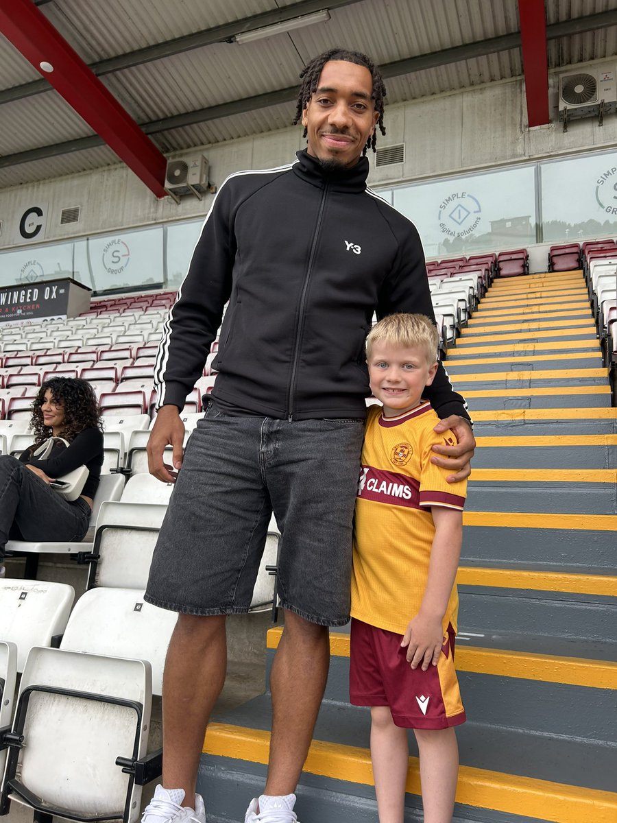 Buzzing to spot his hero in the crowd! <a href="/ttbair/">T</a> <a href="/MotherwellFC/">Motherwell FC</a>