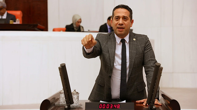 ozanblk_'s tweet photo. CHP Grup Başkanvekili Ali Mahir Başarır :

"İradesini iktidar ve yanlılarına ipotek veren, siyaseten beyin ölümü gerçekleşen ve siyasi bir bunak olan Doğu Perinçek denen utanmaz; partimiz hakkında ipe sapa gelmez cümleler kullanmış.

Neymiş? Cumhuriyet Halk Partisi %90 oy alsa da bazı güçler bizi iktidara getirmezmiş. Ona ne senin gücün ne de ağababalarının gücü yetmez. 

Sen haddini bileceksin! Partimizin ve ülkemizdeki seçmenlerin adını, iradesini ağzına alırken bir değil, bin kez düşüneceksin! 

Kandil'in püskülü! Çeneni kes, haddini bil! Hadsiz herif!"